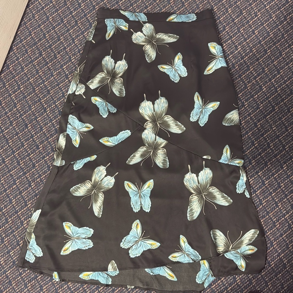 Size L maxi skirt brand new w tags